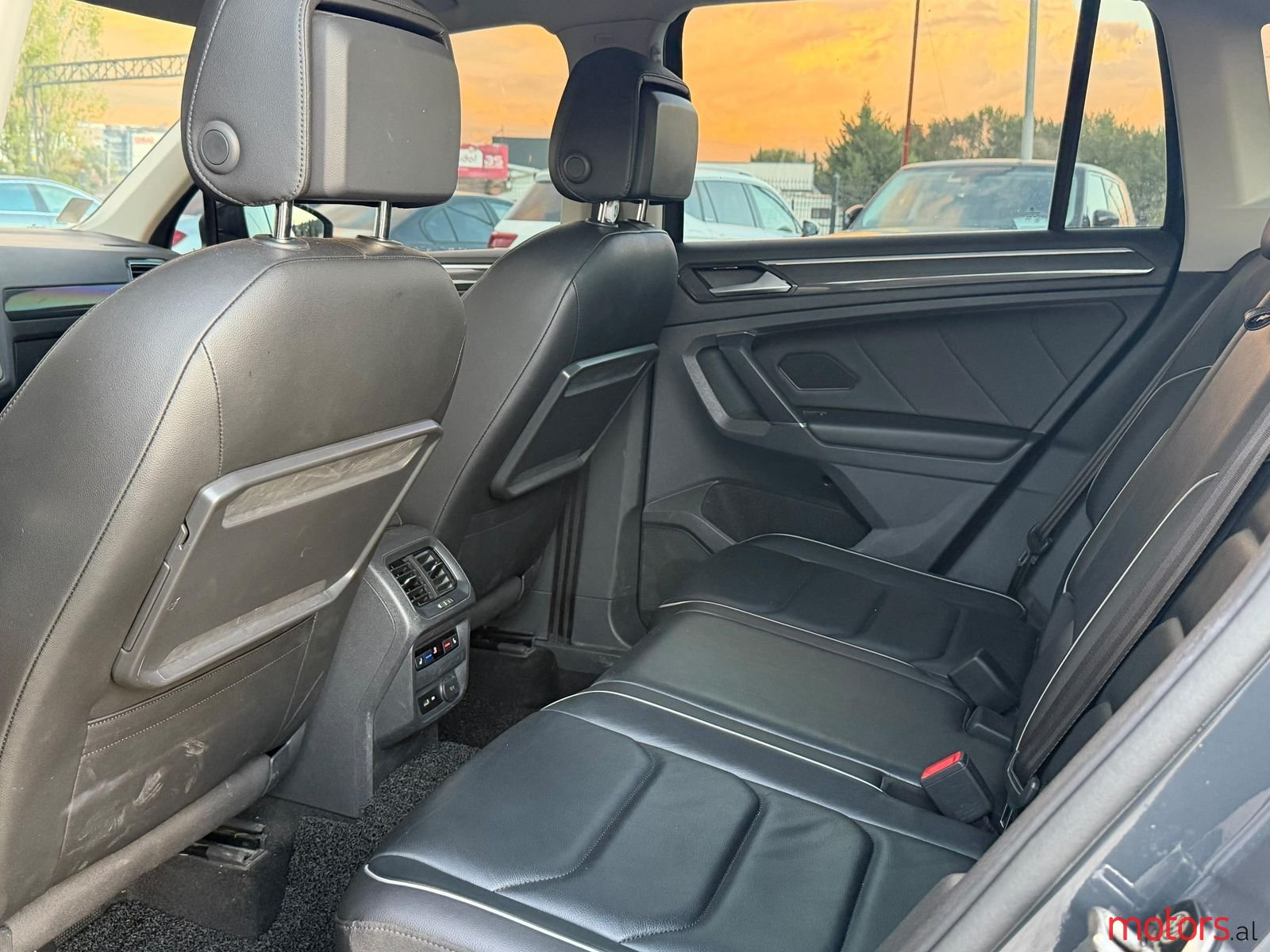 2018' Volkswagen Tiguan photo #5