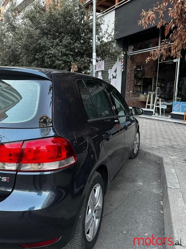 2010' Volkswagen Golf photo #3