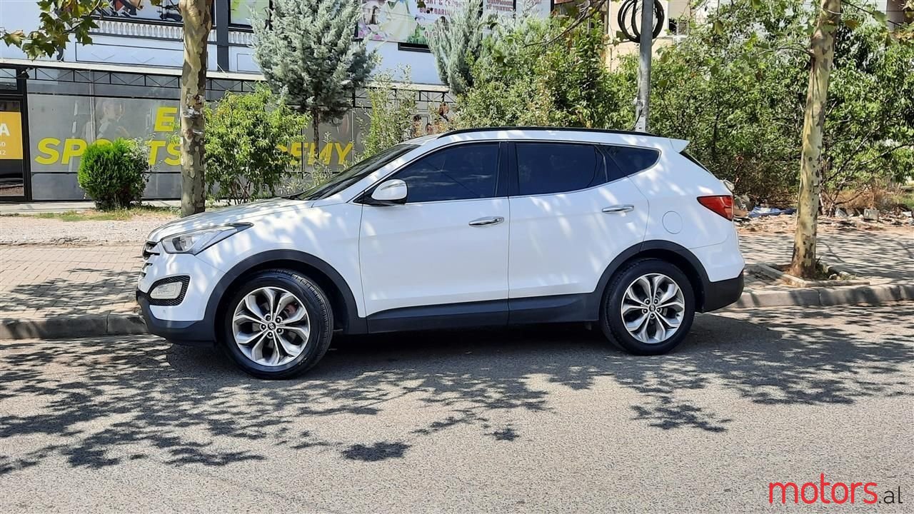 2013' Hyundai Santa Fe photo #2