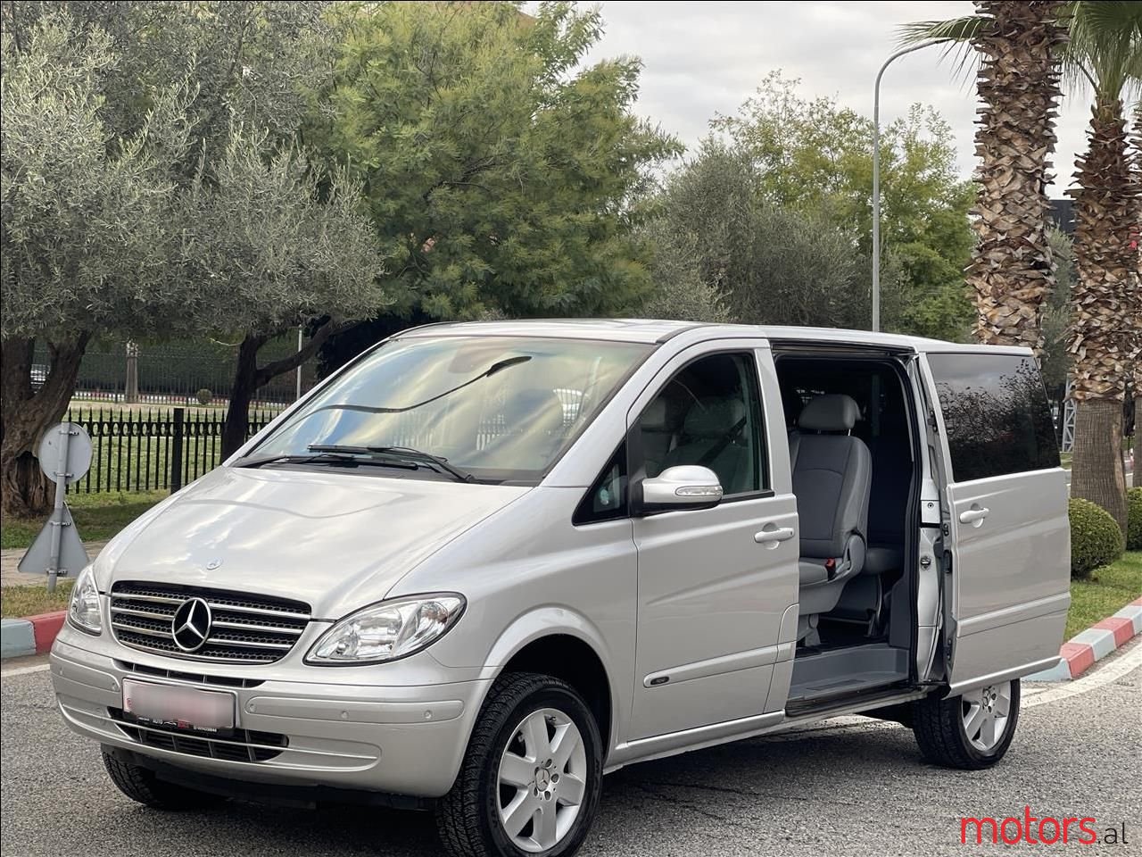 2007' Mercedes-Benz Viano photo #1