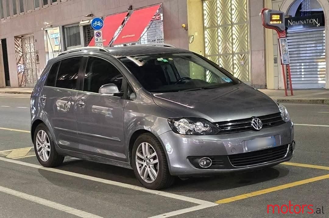 2010' Volkswagen Golf Plus photo #1