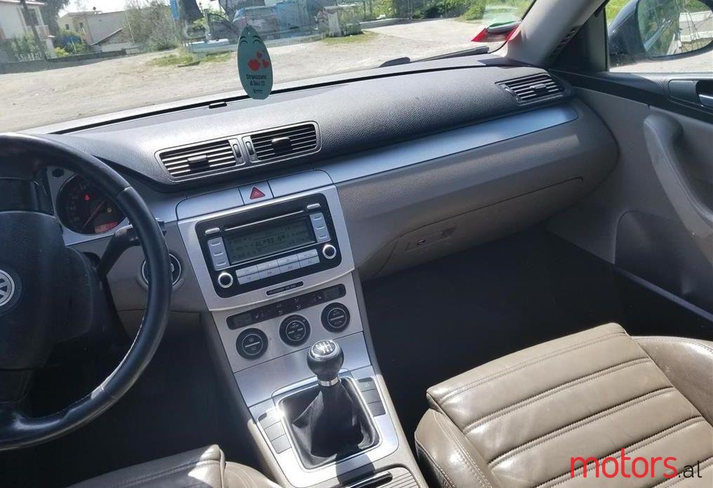 2006' Volkswagen Passat photo #2