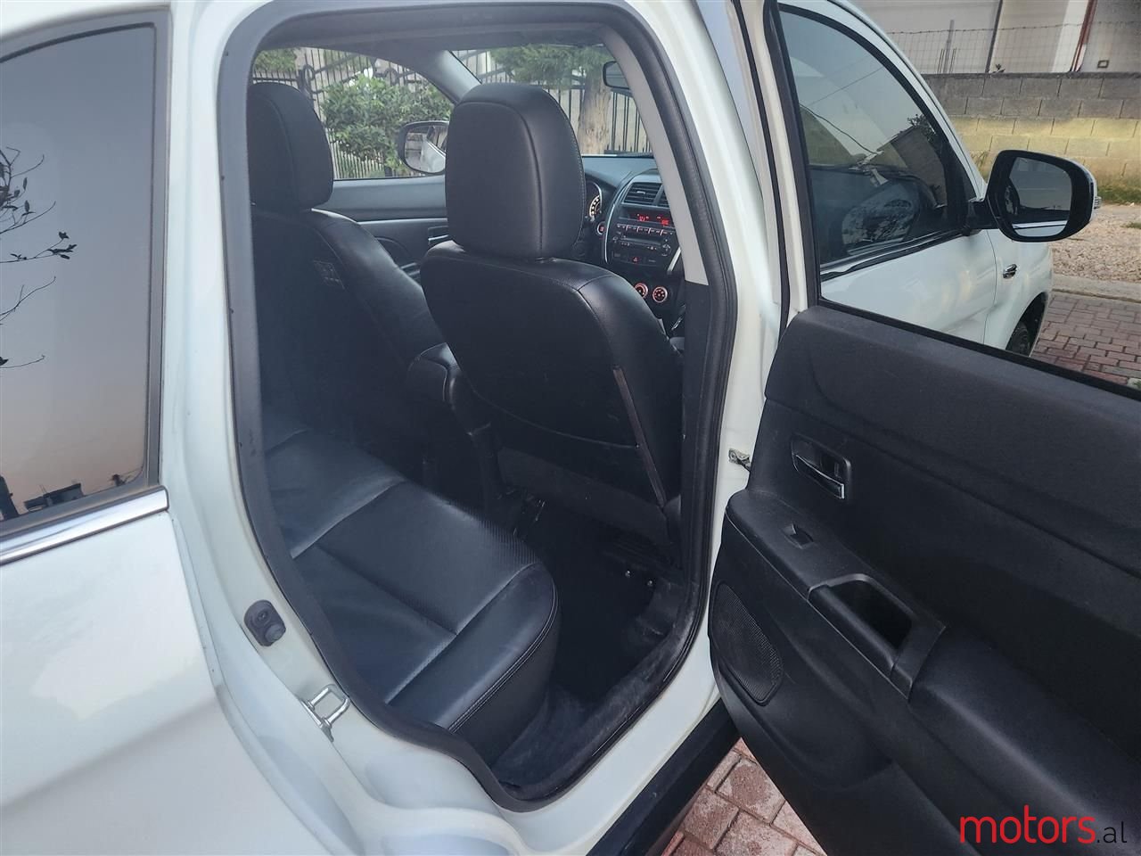 2011' Mitsubishi ASX photo #6