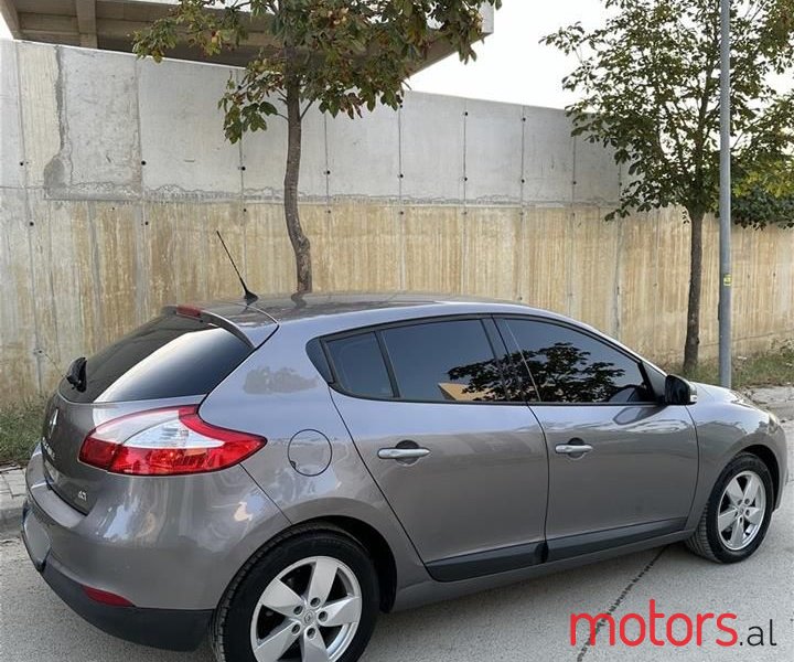 2010' Renault Megane photo #1