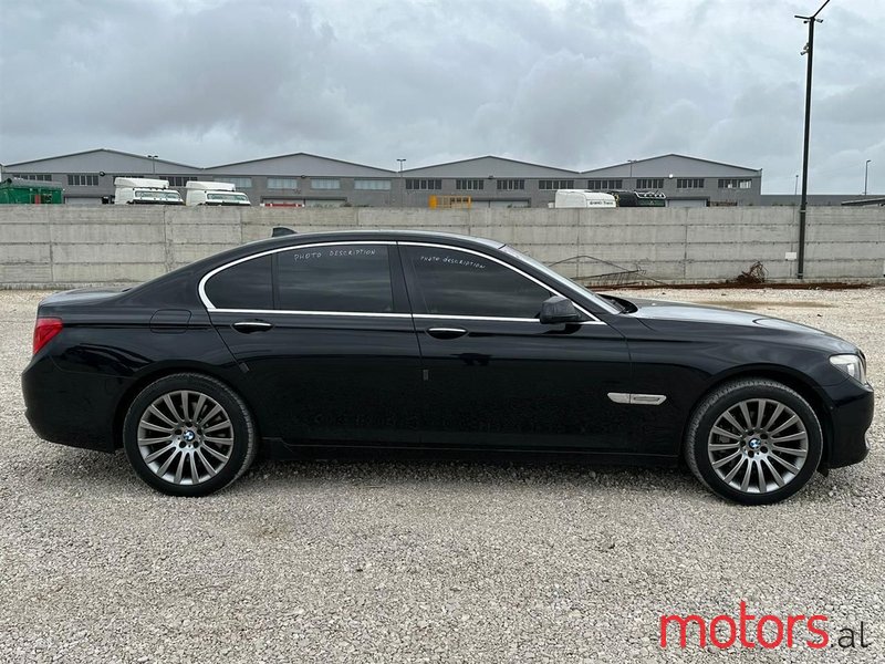 2012' BMW 730 photo #2