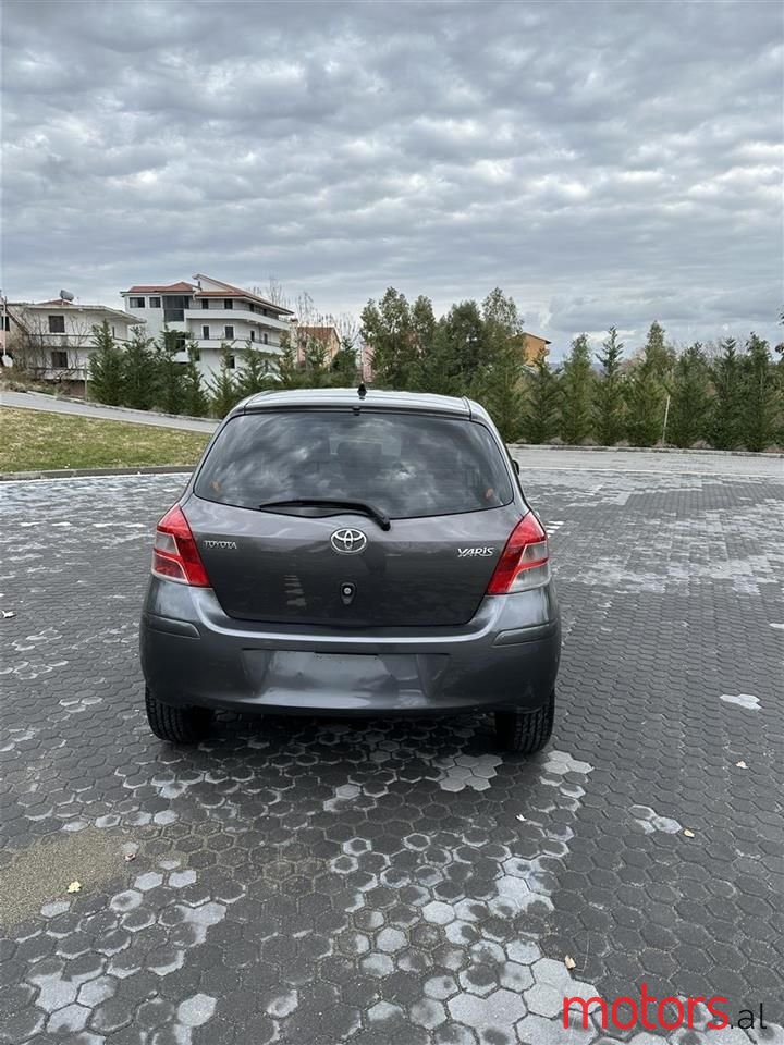 2010' Toyota Yaris photo #6