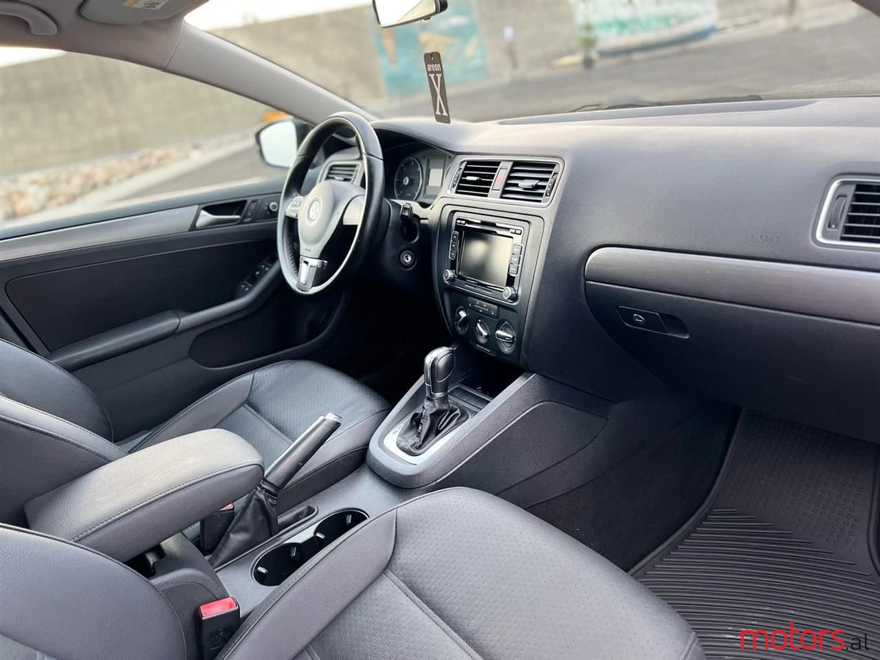 2013' Volkswagen Jetta photo #2