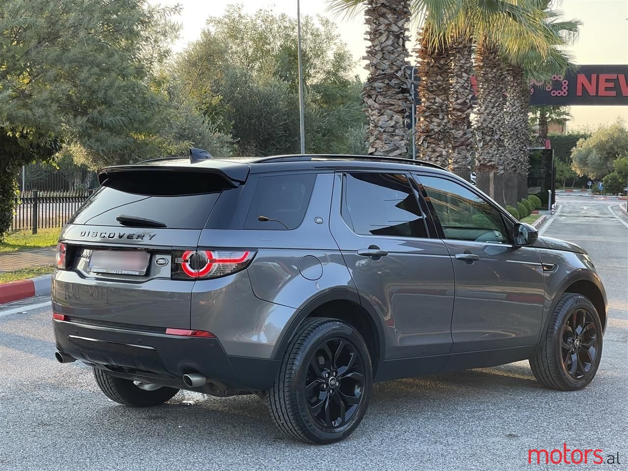 2017' Land Rover Discovery Sport photo #4