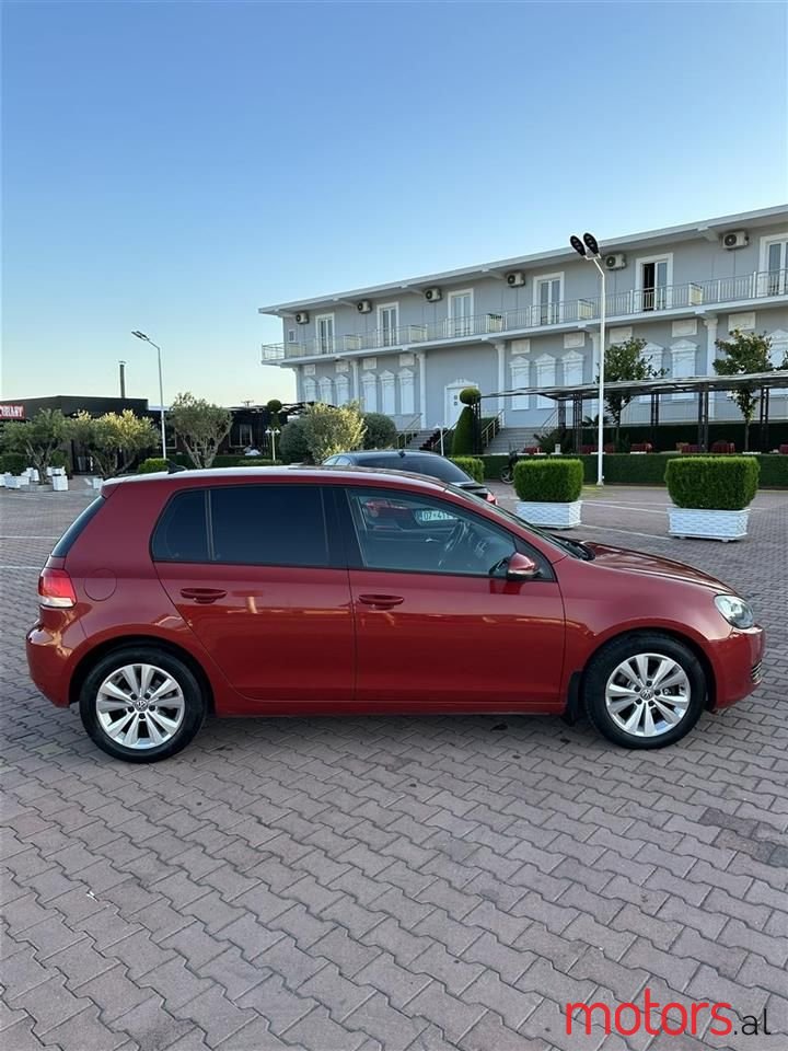 2011' Volkswagen Golf photo #2