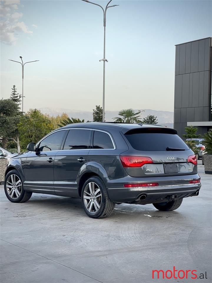 2013' Audi Q7 photo #2