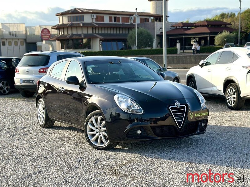 2012' Alfa Romeo Giulietta photo #1