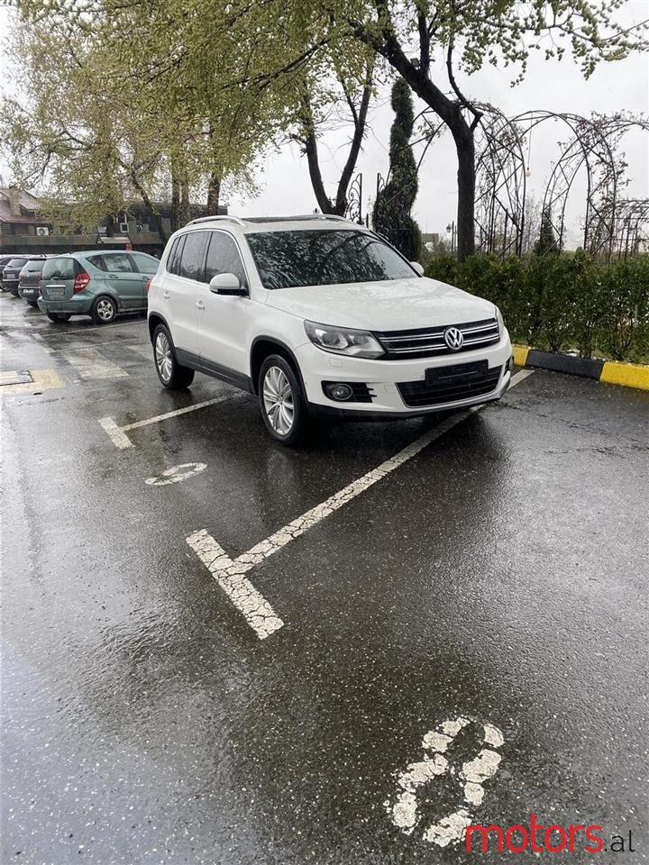 2012' Volkswagen Tiguan photo #2
