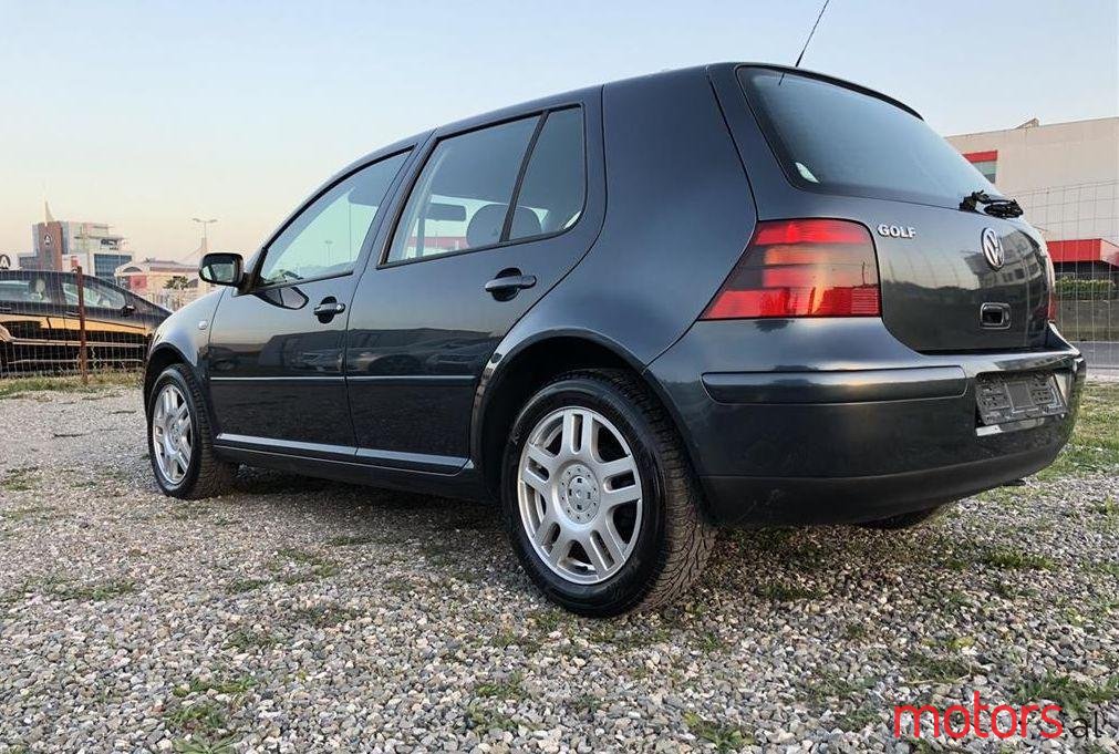 2002' Volkswagen Golf photo #1