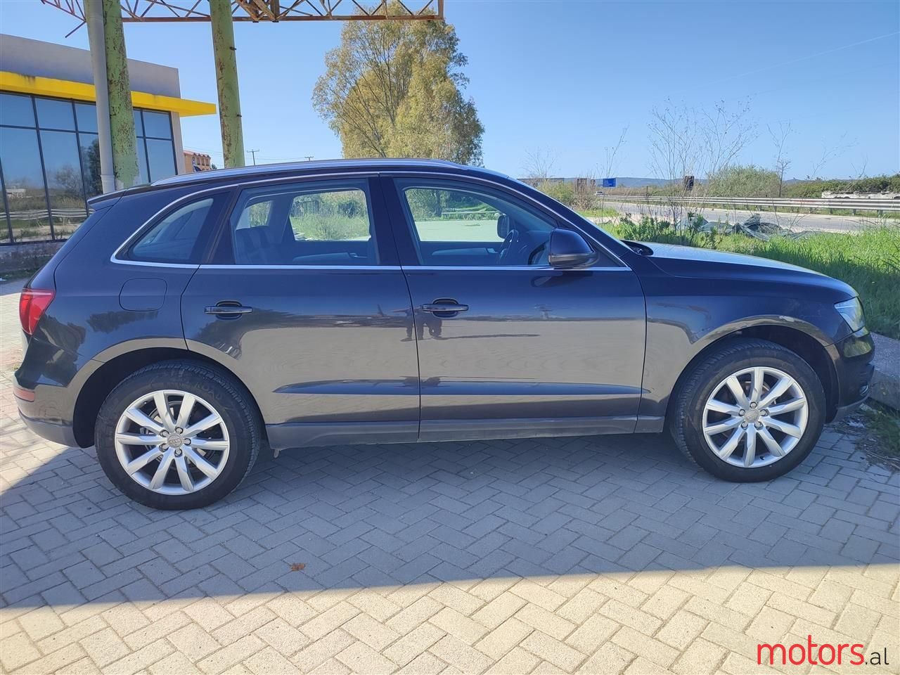 2010' Audi Q5 photo #5