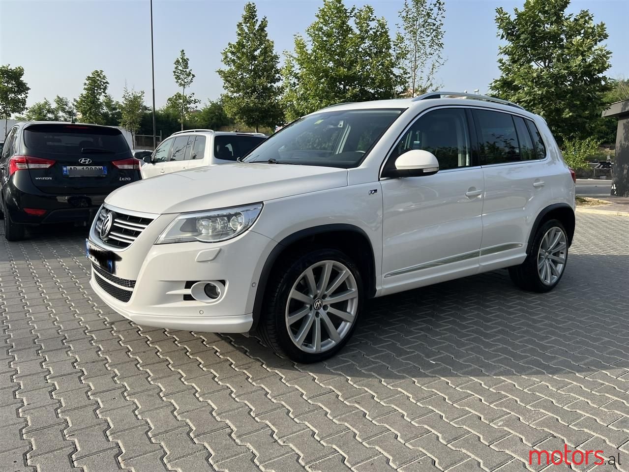 2010' Volkswagen Tiguan photo #1