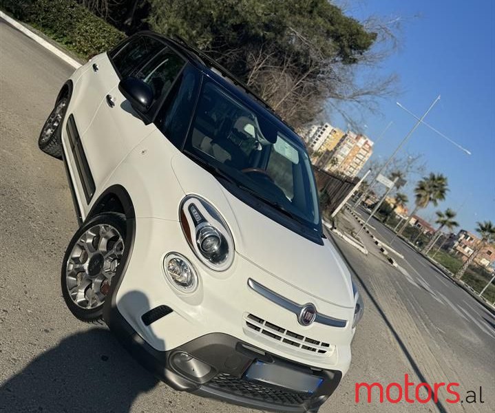 2014' Fiat 500L Trekking photo #3