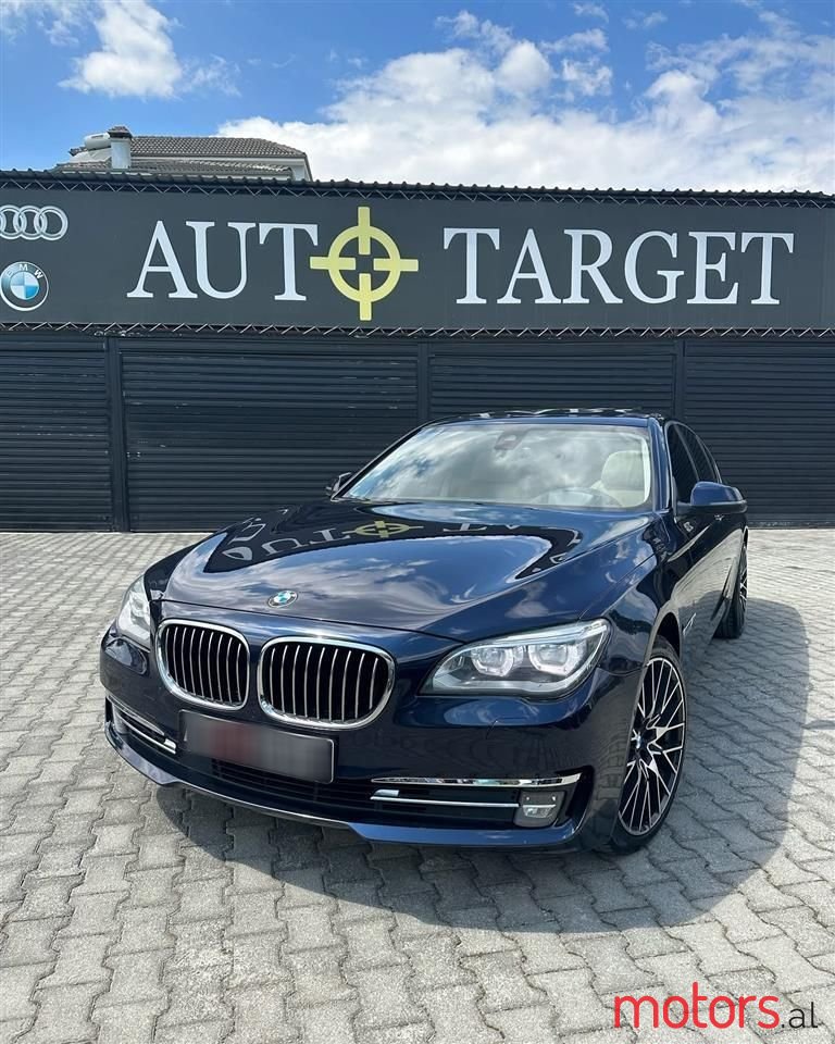 2013' BMW 740 photo #1