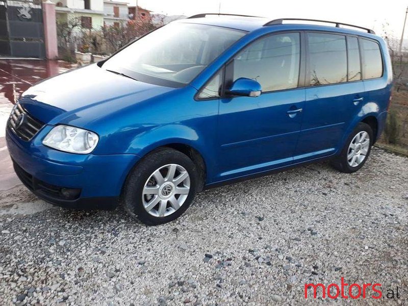 2004' Volkswagen Touran photo #1