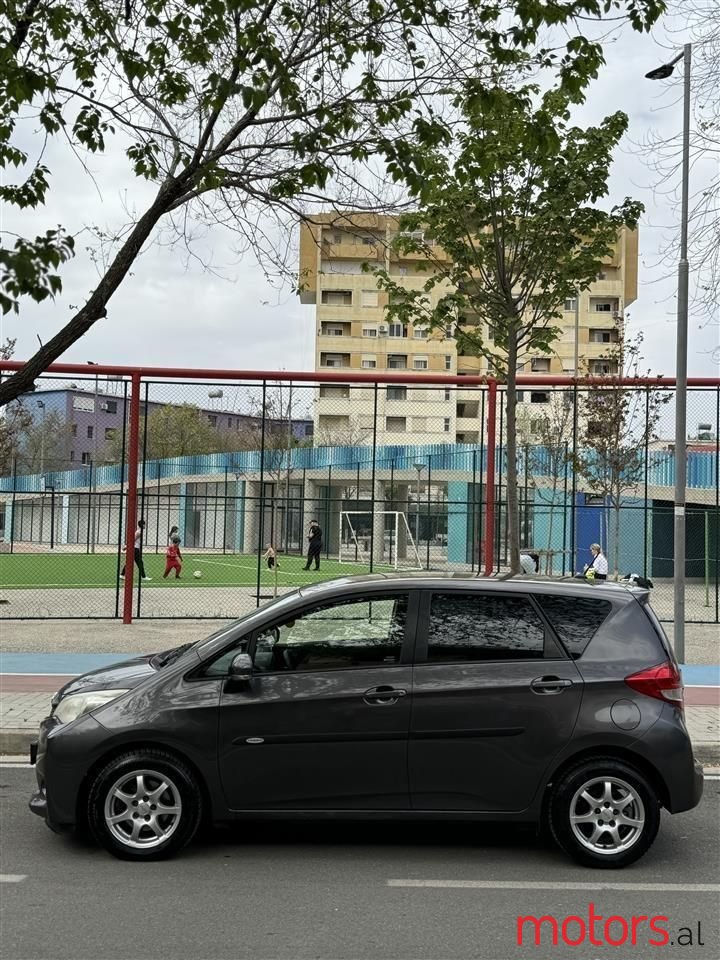 2012' Subaru Trezia photo #4