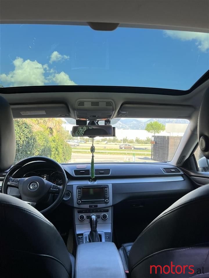 2015' Volkswagen Passat photo #5