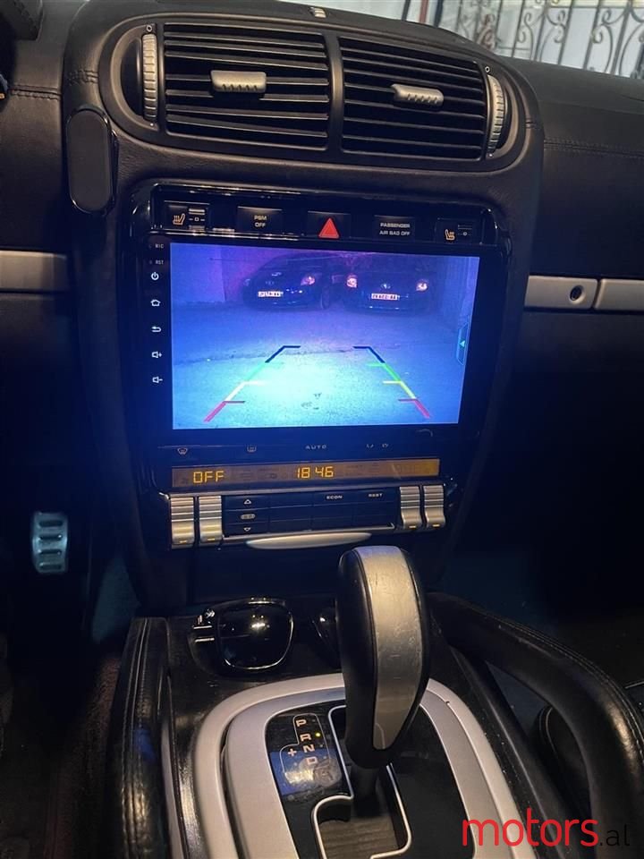 2009' Porsche Cayenne photo #2