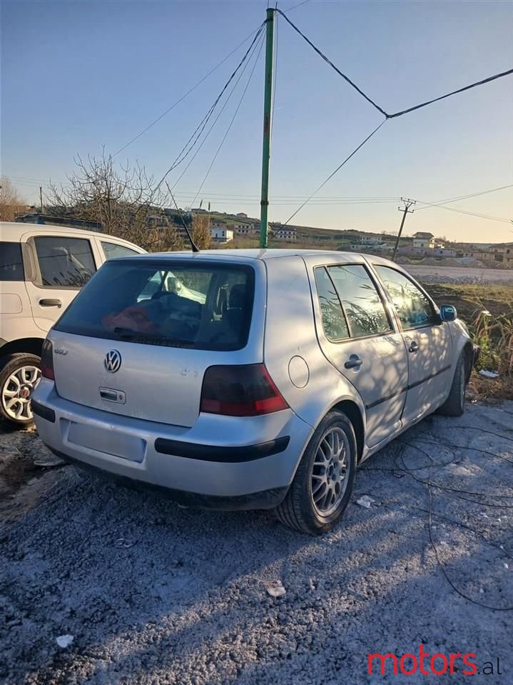 2001' Volkswagen Golf photo #4