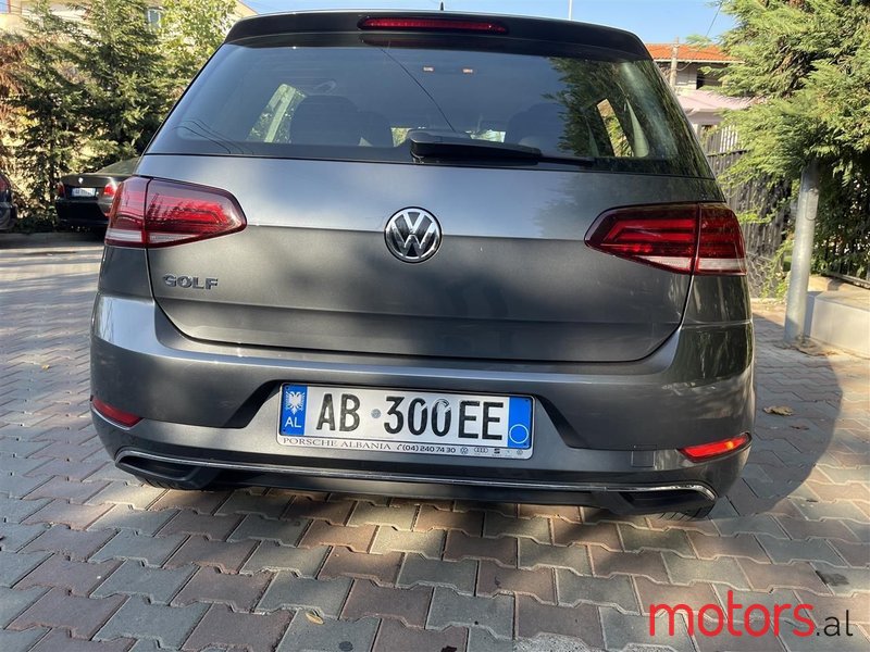 2019' Volkswagen Golf photo #5