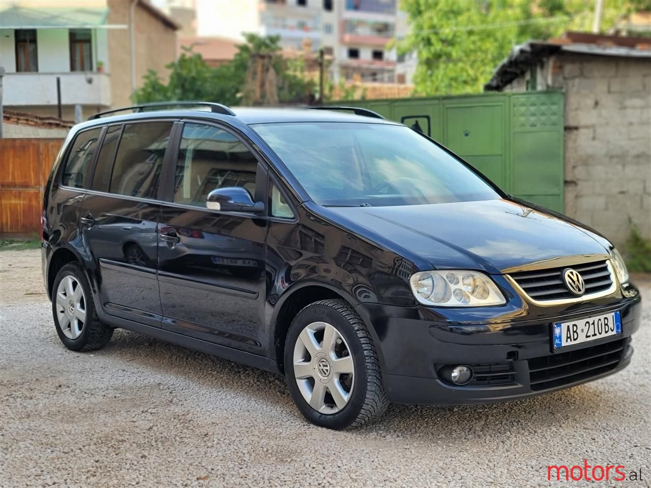 2007' Volkswagen Touran photo #1