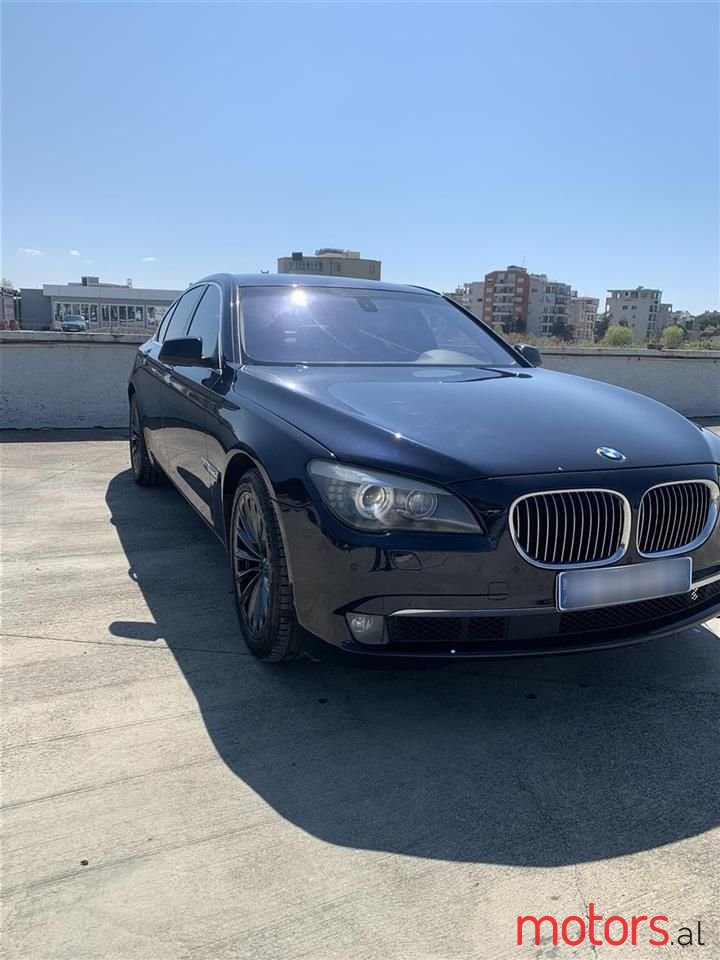 2012' BMW 740 photo #4