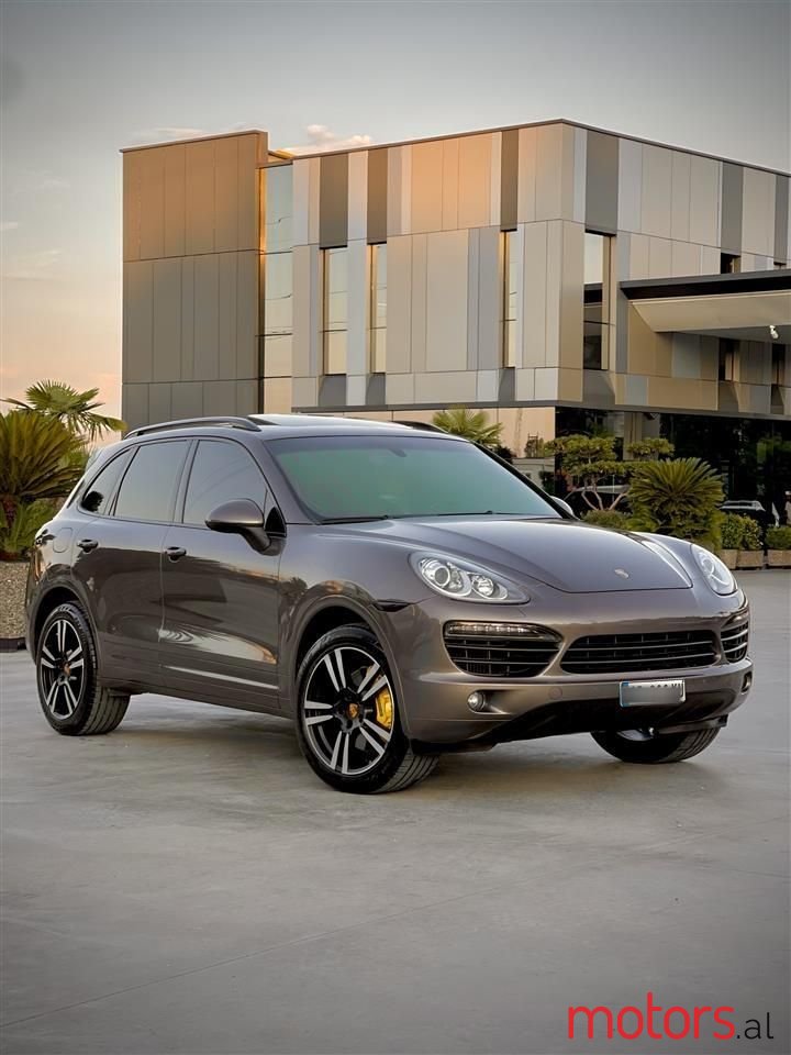 2013' Porsche Cayenne photo #1
