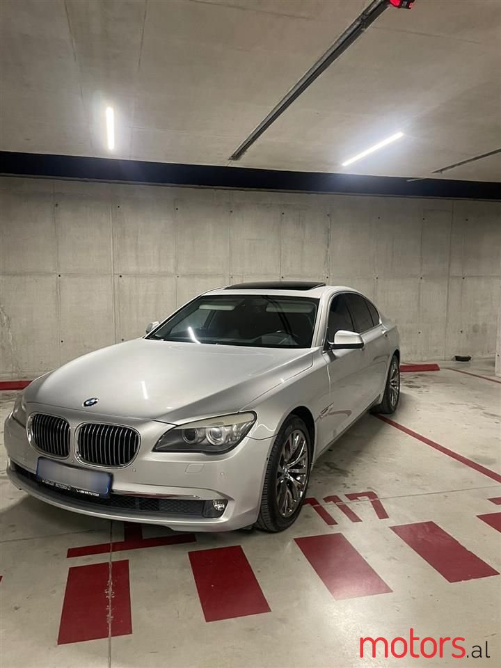 2011' BMW 740 photo #4