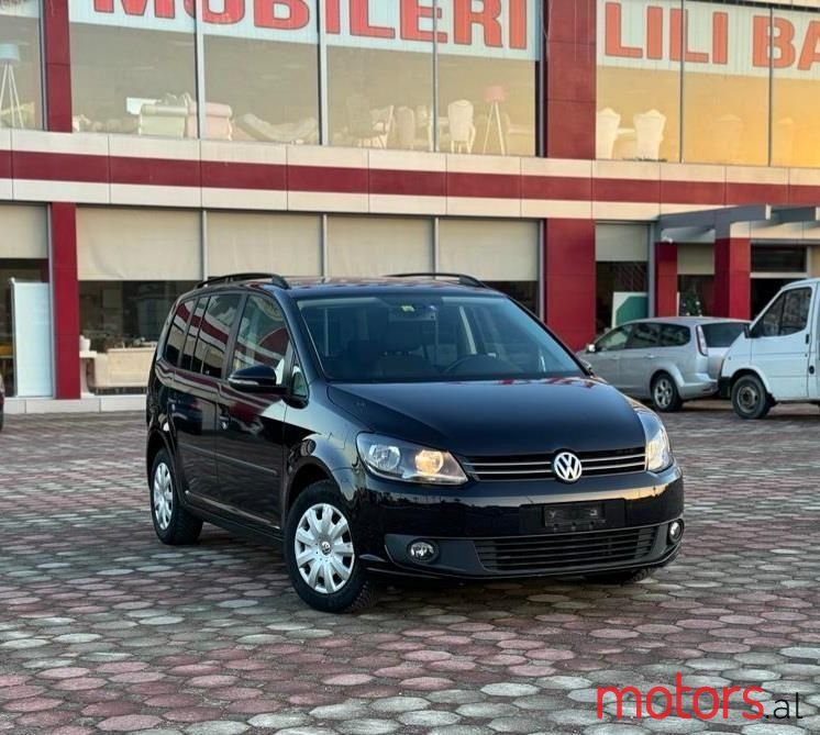 2012' Volkswagen Touran photo #2