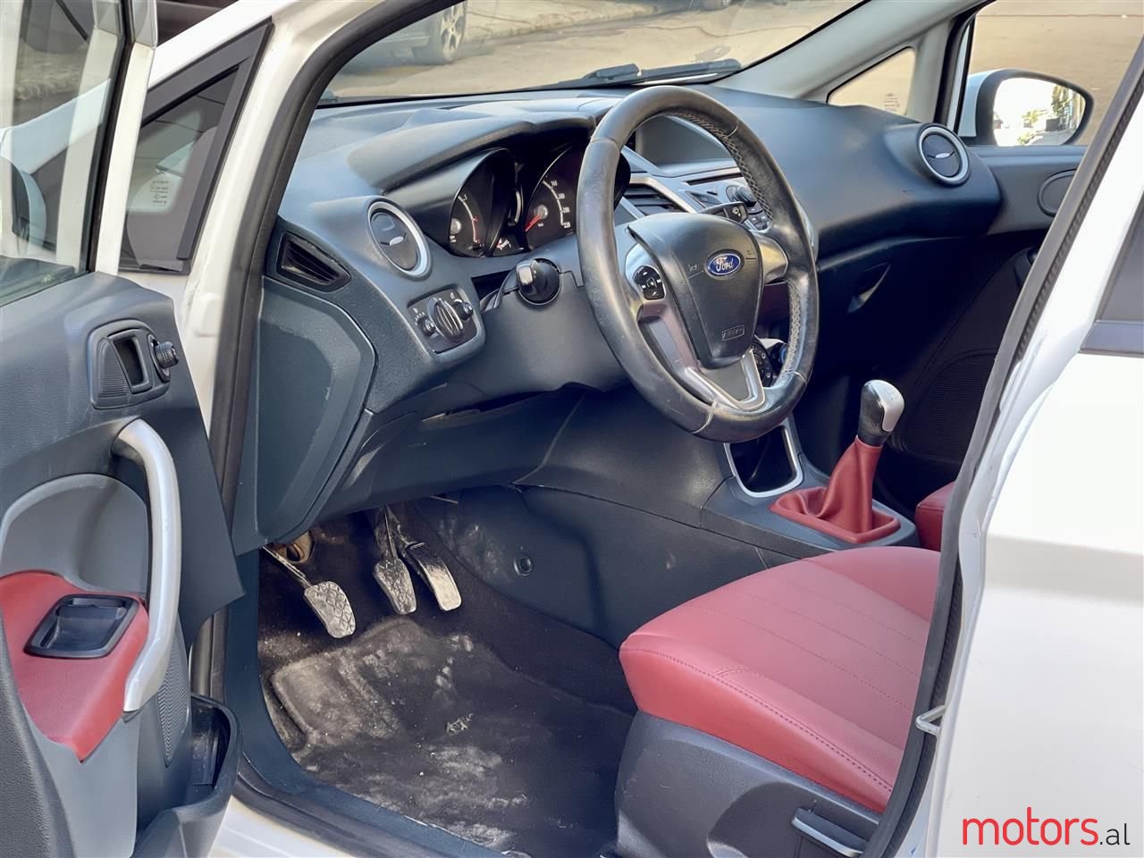 2013' Ford Fiesta photo #6