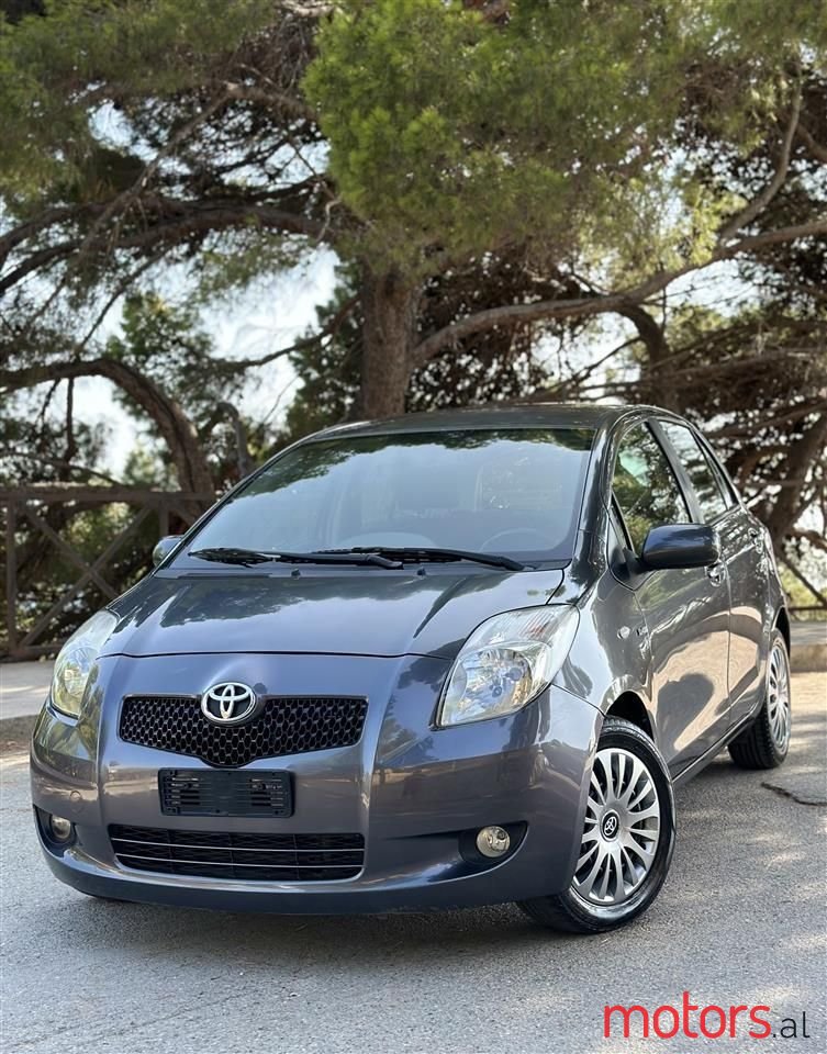 2009' Toyota Yaris photo #1