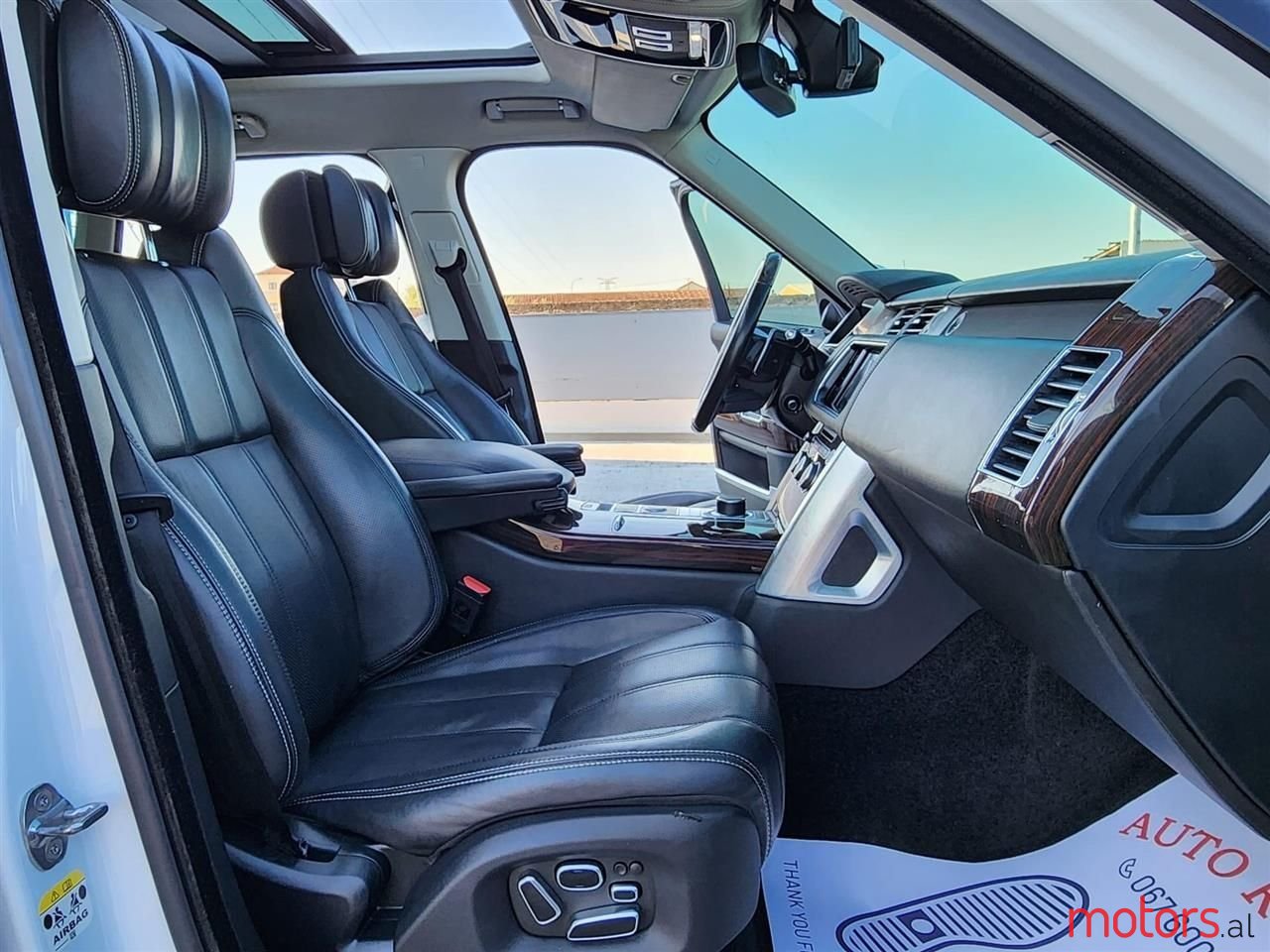 2015' Land Rover Range Rover photo #2