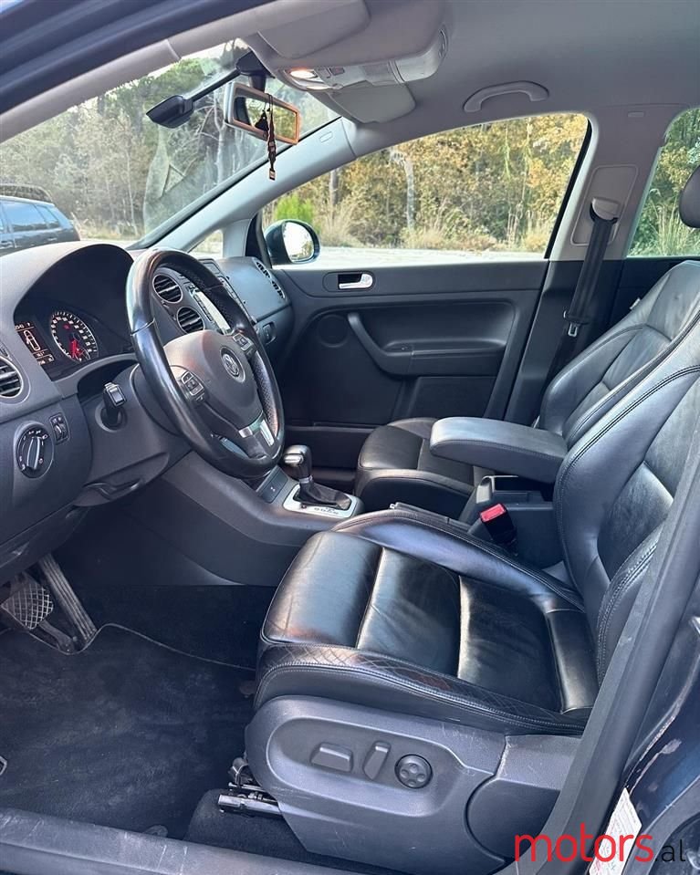 2010' Volkswagen Golf Plus photo #2