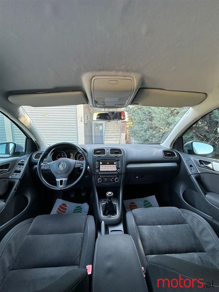 2010' Volkswagen Golf photo #3