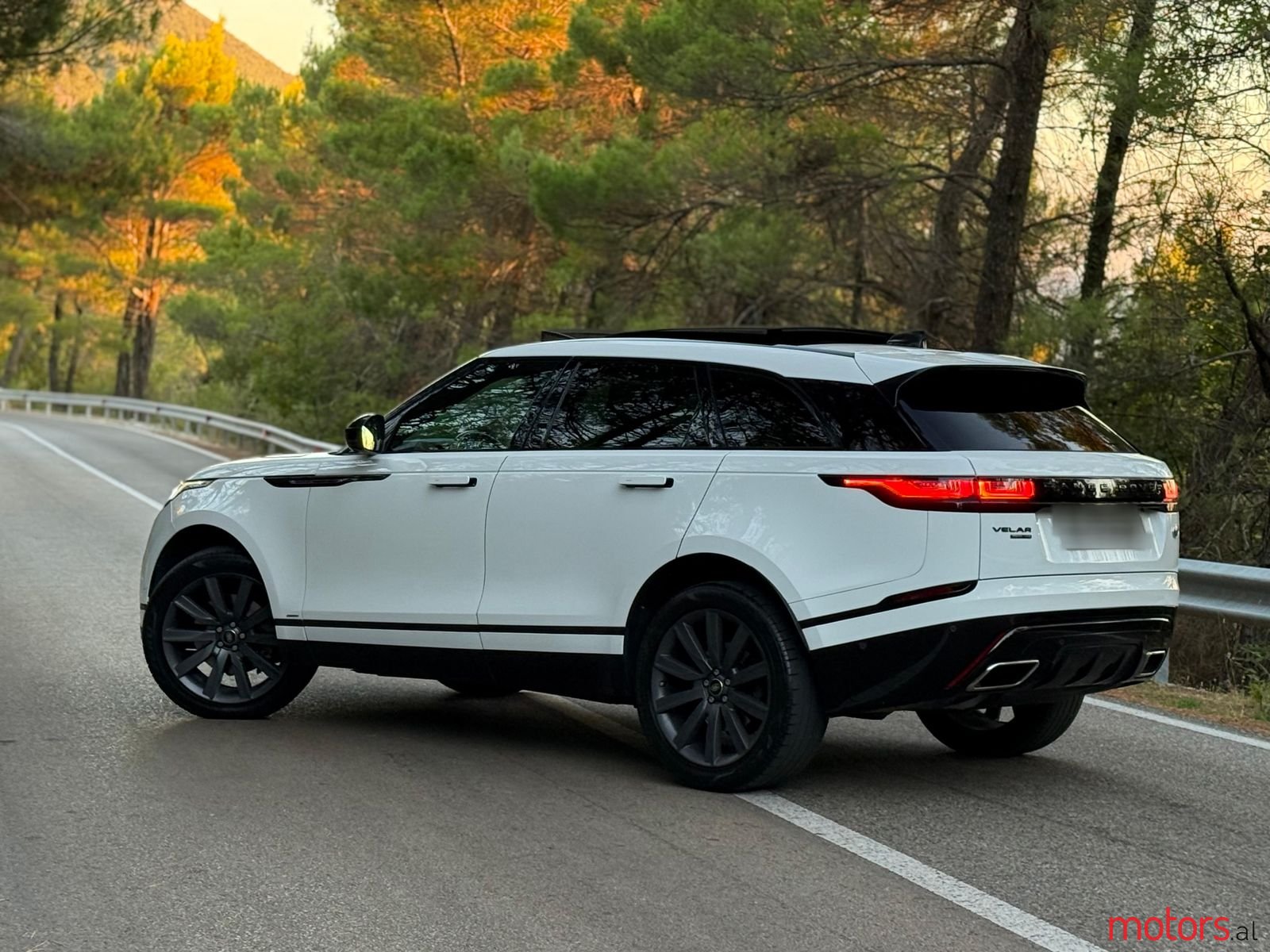 2018' Land Rover Range Rover Velar photo #6
