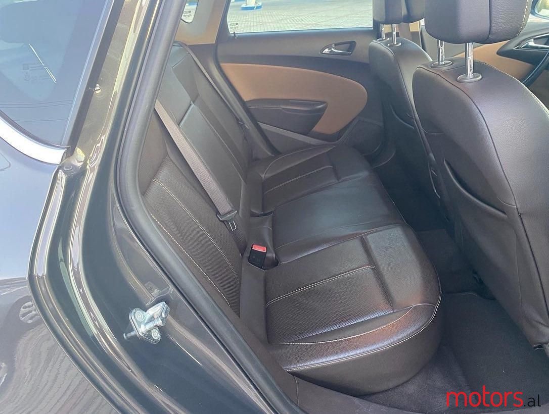 2015' Opel Astra photo #3