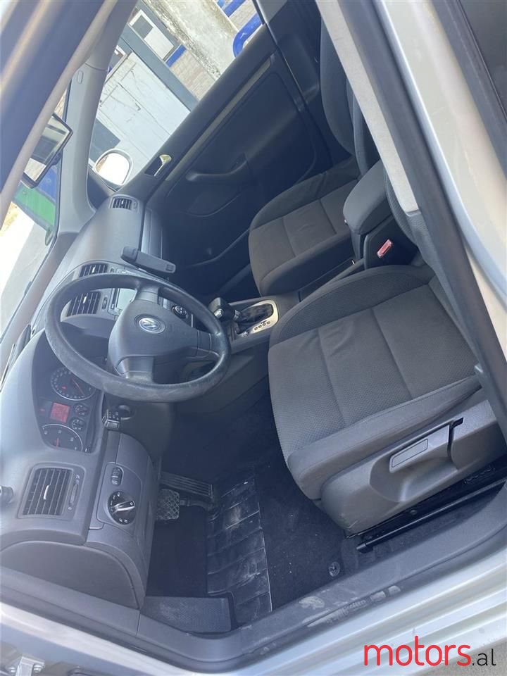 2006' Volkswagen Golf photo #6