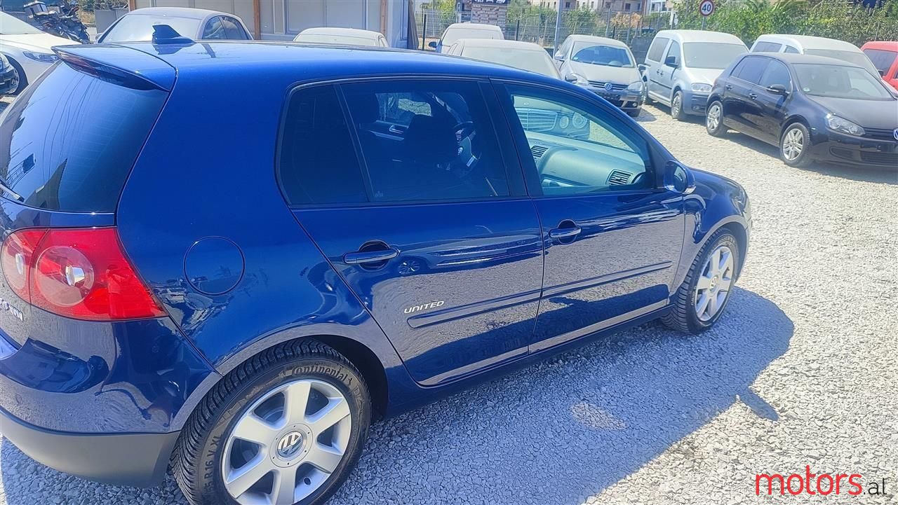 2008' Volkswagen Golf photo #4