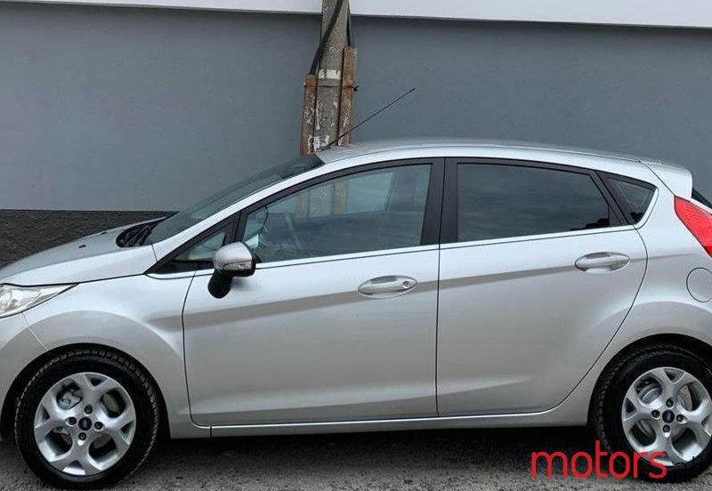 2010' Ford Fiesta photo #3