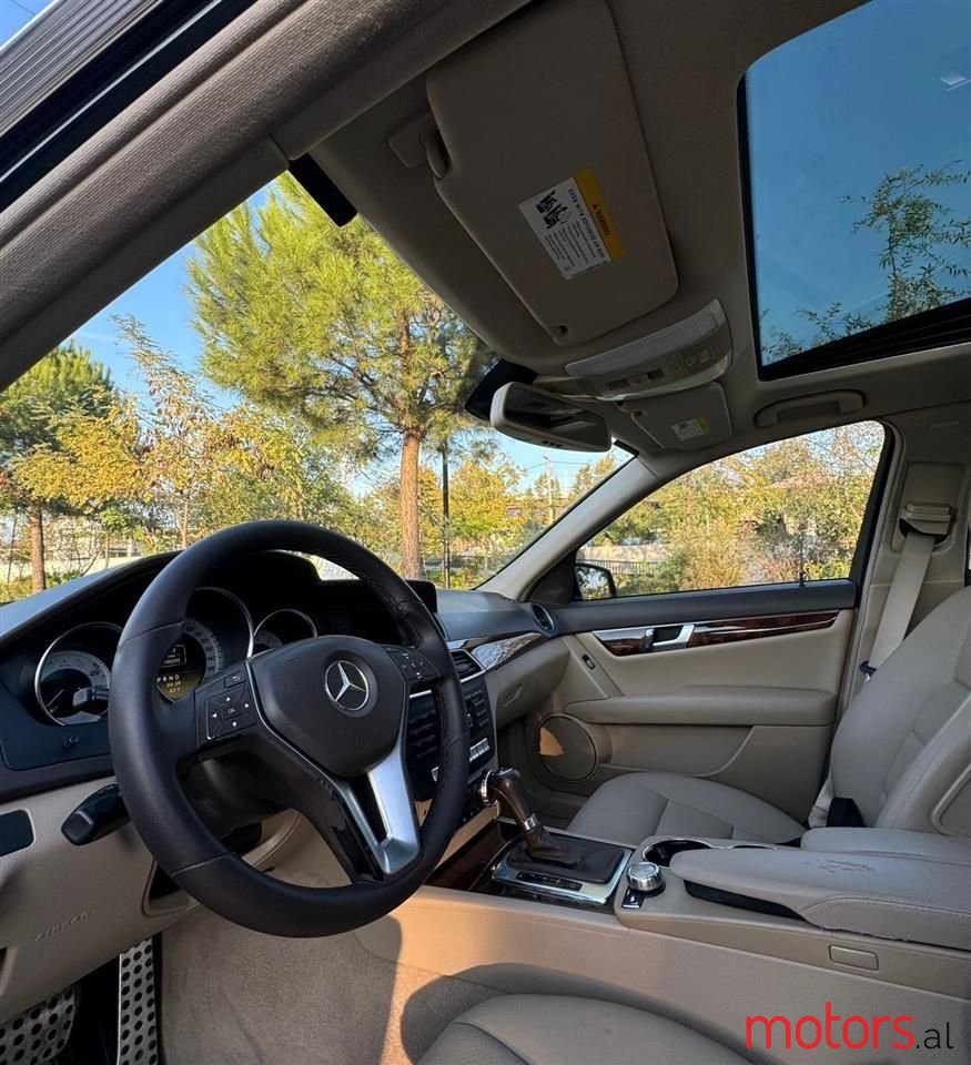 2012' Mercedes-Benz C 300 photo #4
