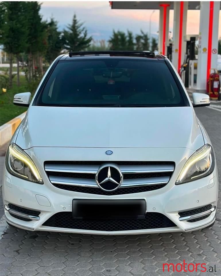 2012' Mercedes-Benz B 220 photo #1