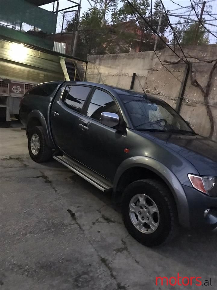 2009' Mitsubishi Pick-Up photo #1