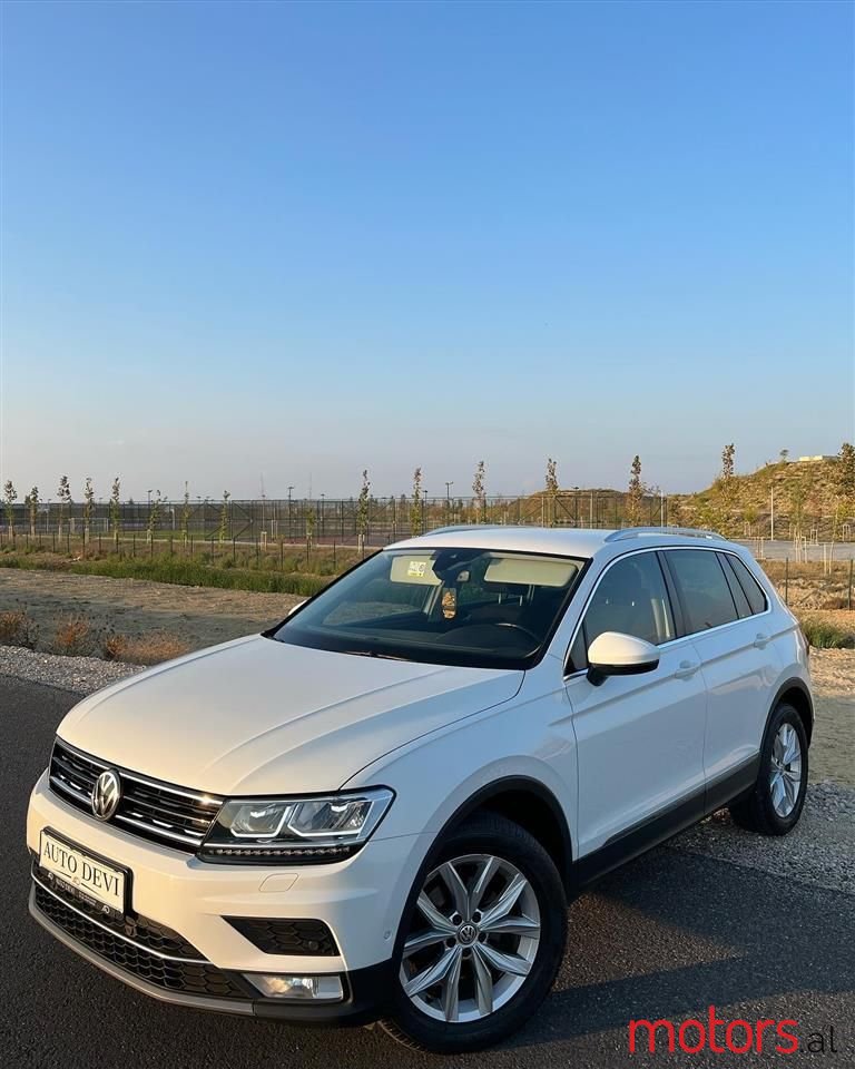 2017' Volkswagen Tiguan photo #6
