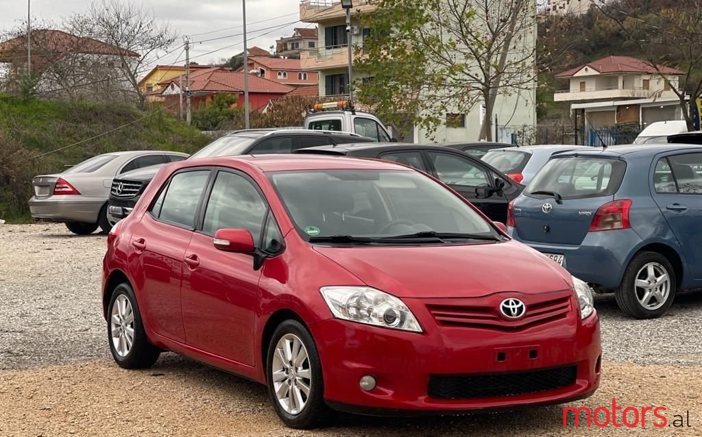 2011' Toyota Auris photo #4