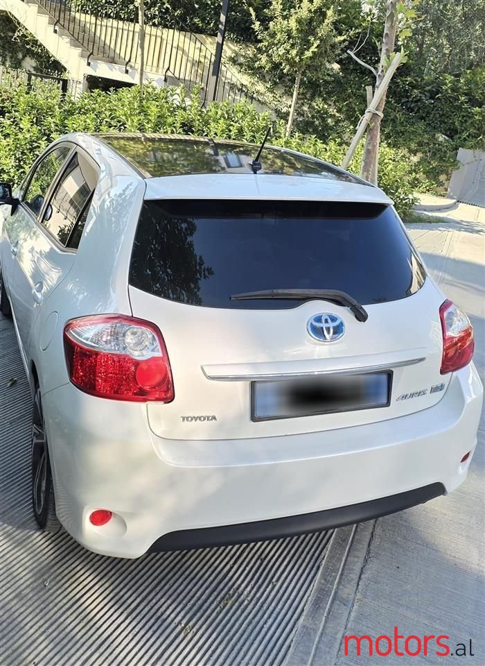 2011' Toyota Auris photo #4