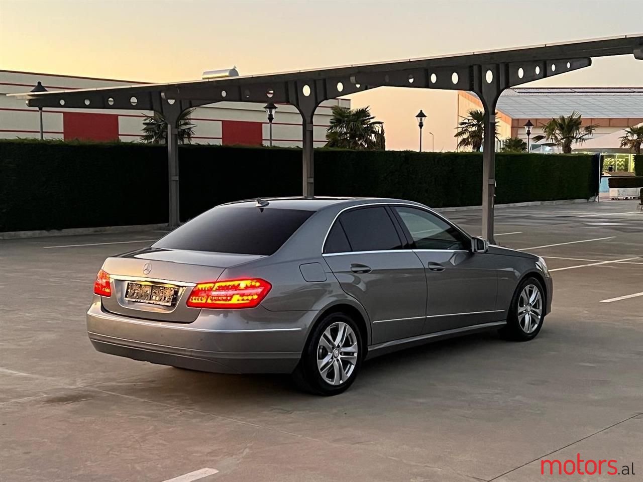 2012' Mercedes-Benz E 220 photo #4