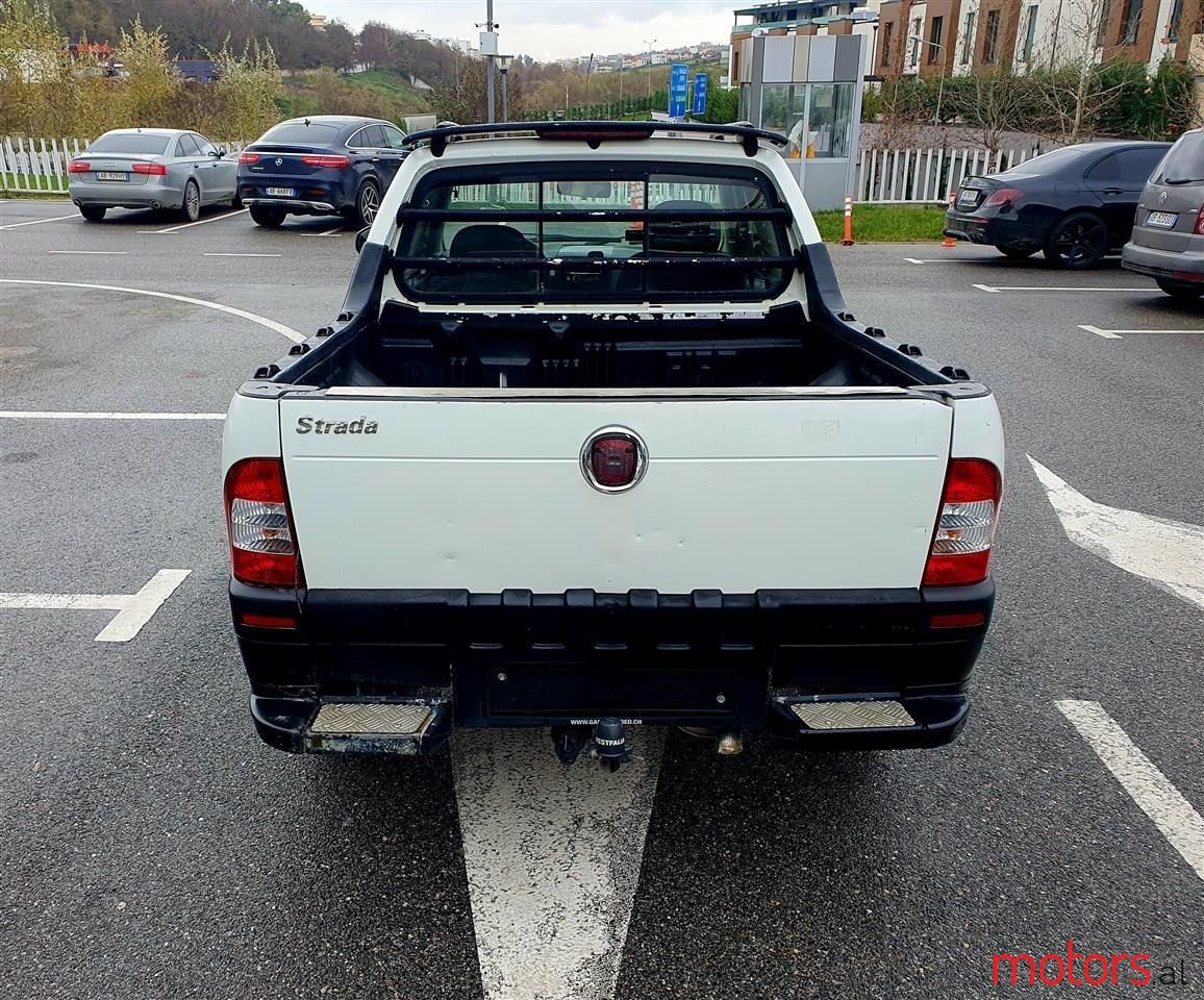 2013' Fiat Strada photo #4